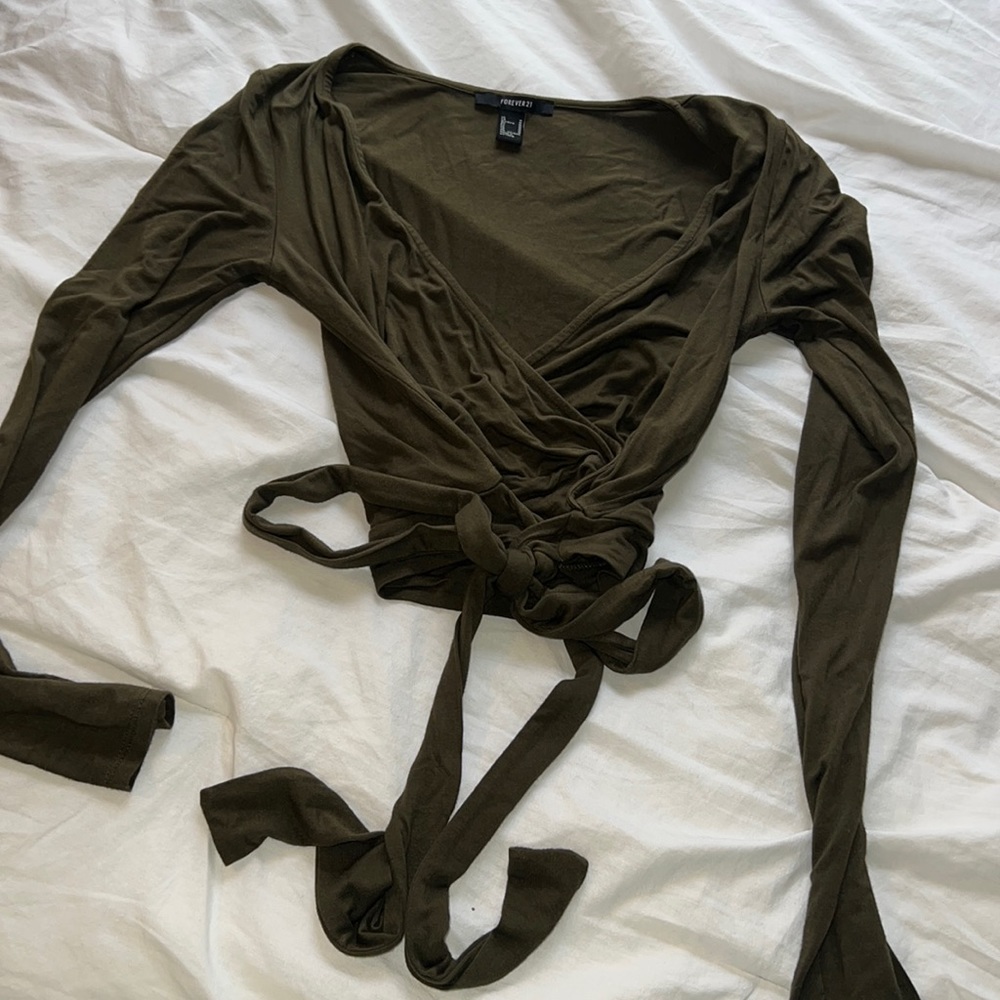 Medium long sleeve crop top forever 21